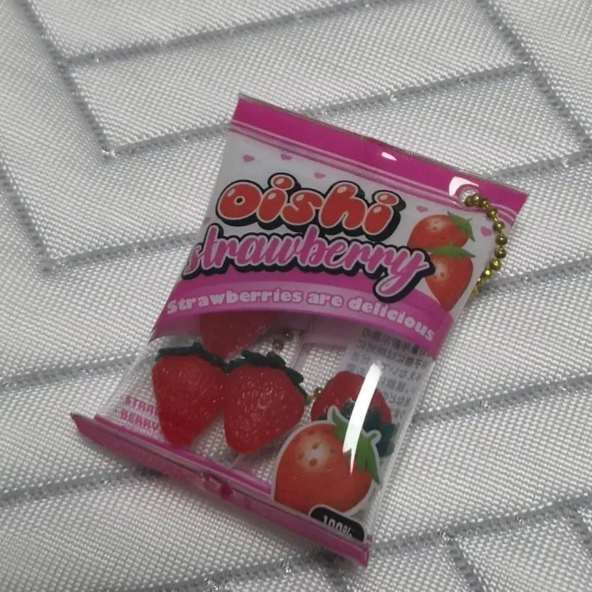 [BUNJANG] Strawberry Shaker Charm Keychain / 딸기 키링 쉐이커 가챠 뽑기 디저트