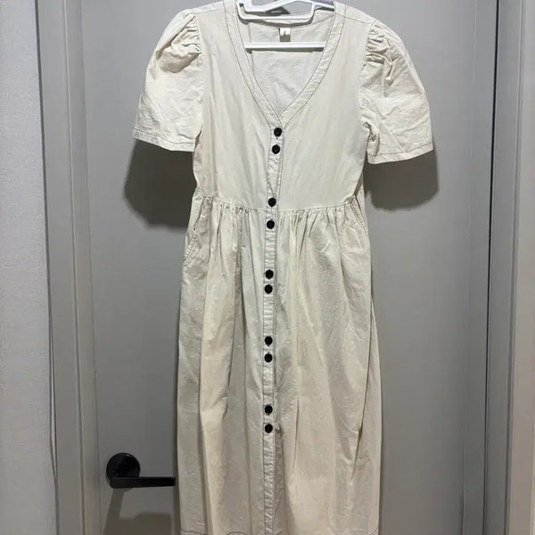 [BUNJANG] Light Beige Button Dress with Black Stitch Detail / 연한베이지 아이보리 버튼 원피스