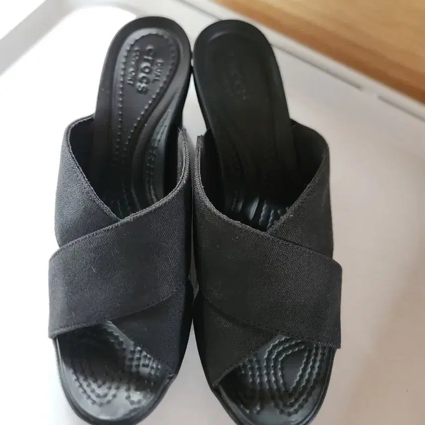 [BUNJANG] Crocs x Wedge Slippers (W7/240) with Platform Wedge Heel / 크록스 엑스웨지 슬리퍼 240  w7  키높이  가보시 웨지힐