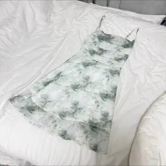 [BUNJANG] Chiffon Floral Print Sleeveless Smocked Back Mini Dress Mint Green / 쉬폰 플라워 나염 백 스모크 밴딩 원피스 민트 그린 원피스