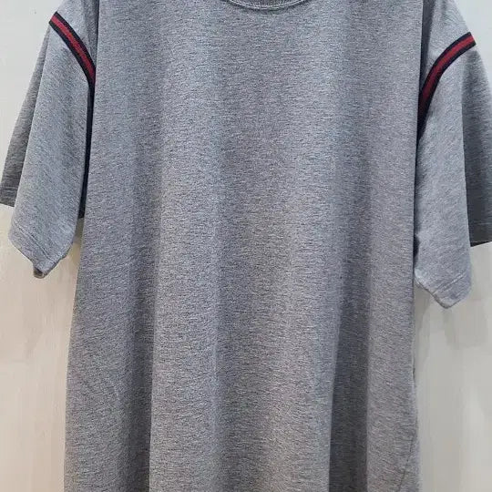 [BUNJANG] Gucci 23SS Round Three-Stripe Short-Sleeve T-Shirt (Size 105~) / [2356]구찌 23SS 라운드 삼선 반팔티 (105~)