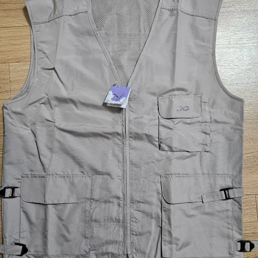 [BUNJANG] Beige Cargo Vest (Size 105) - New / 베이지색 카고 조끼 105 새제품