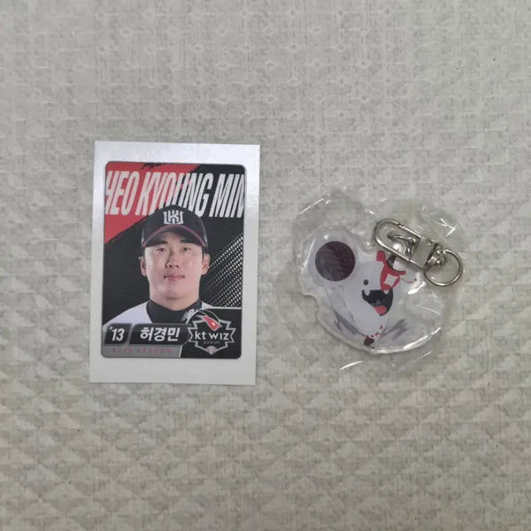 [BUNJANG] KT Wiz Heo Kyoung-min Sdeuicard + Ddori Keyring / kt위즈 허경민띠부씰+또리키링