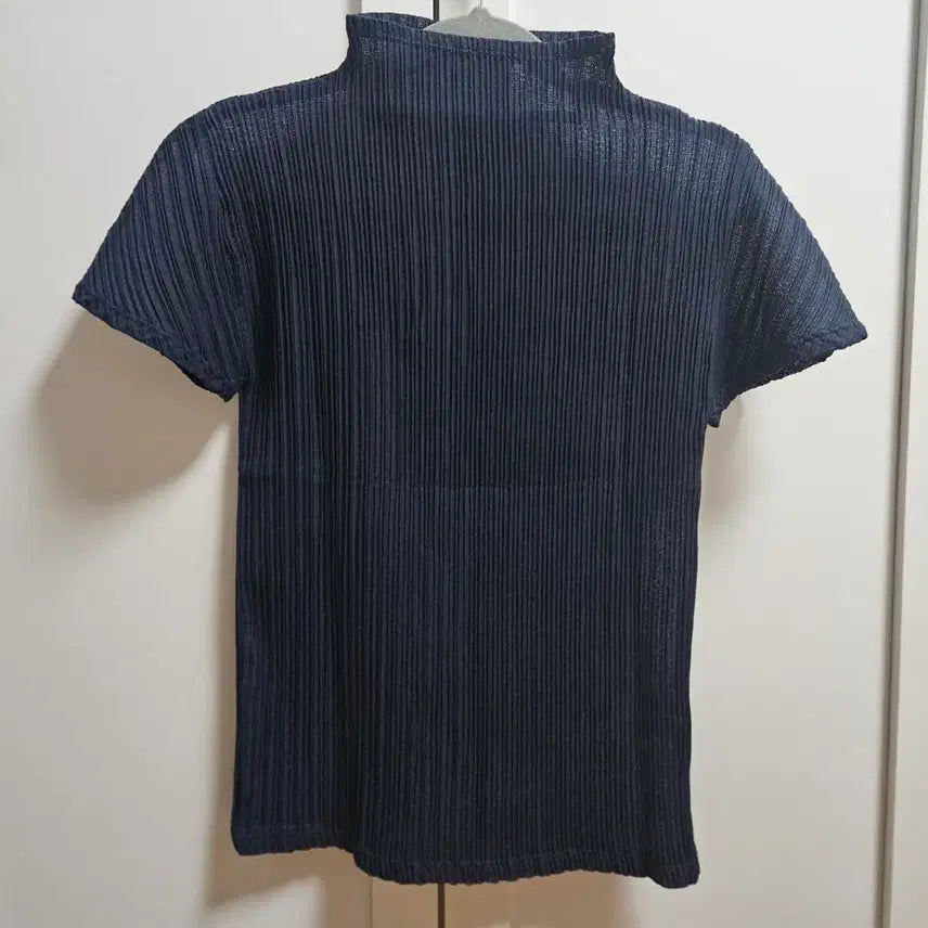 [BUNJANG] Le917 Navy Pleated T-shirt + Scarf Set / 르917 네이비 플리츠반팔+머플러세트