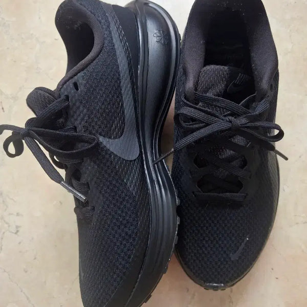 [BUNJANG] Nike Revolution 8 Black Sneakers (235) / 나이키 레볼루션8 블랙 - 235