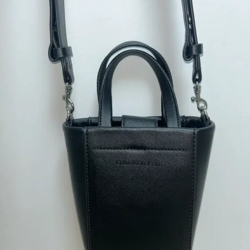 [BUNJANG] Calvin Klein Mini Tote Bag with Adjustable Strap (Shoulder/Crossbody) / calvin klein 캘빈클라인 미니 토트백 길이조절가능 숄더,크로스백