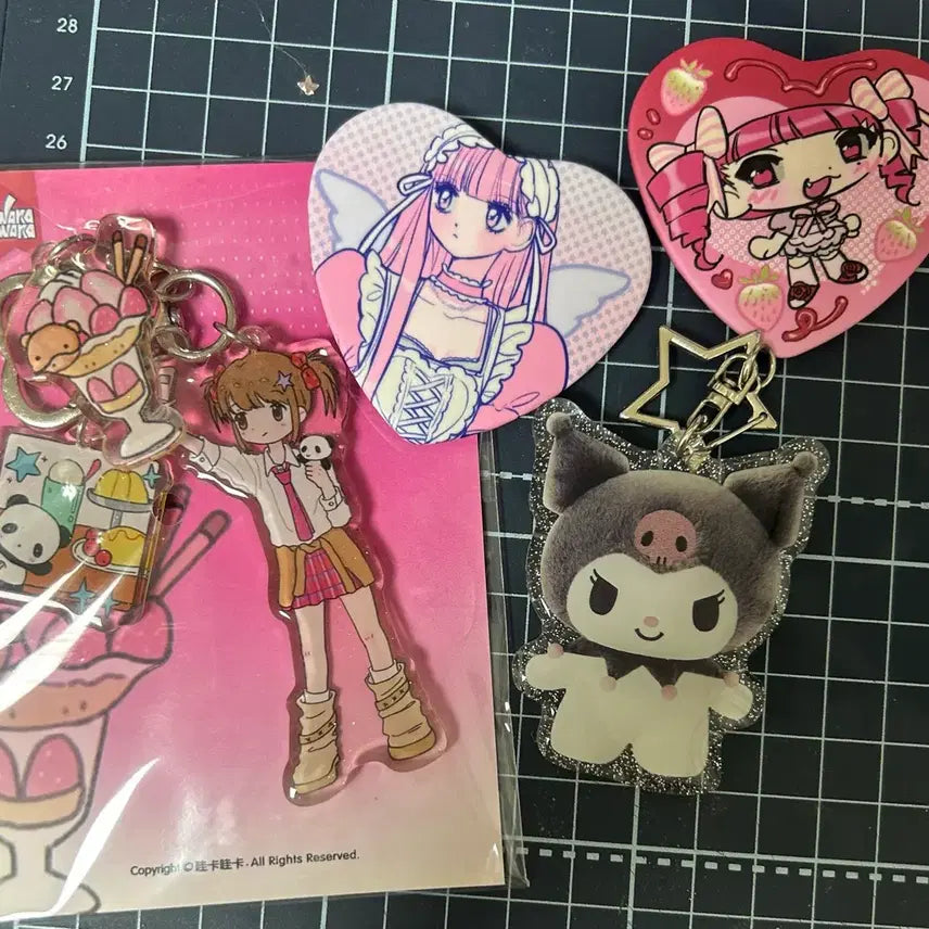 [BUNJANG] Character Goods Bundle Set: Keyrings and Badges / 귀여운 캐릭터 굿즈 세트 키링 뱃지 일괄