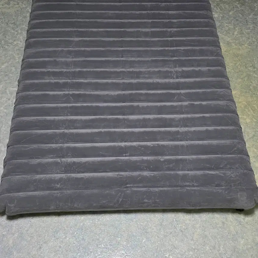 [BUNJANG] Quechua Air Mattress 180x120cm with Foot Pump / 데카트론 에어매트