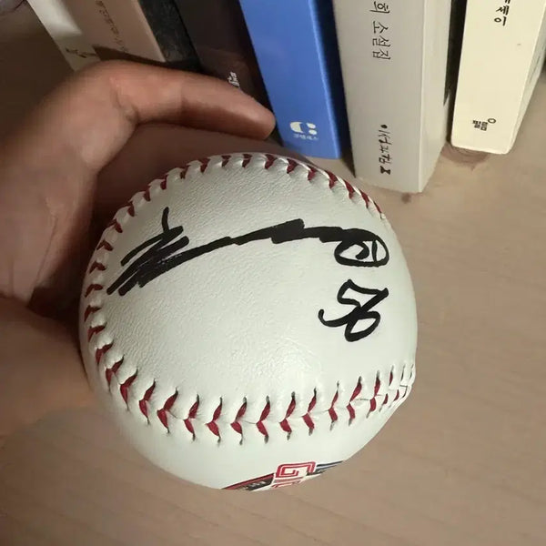 [BUNJANG] Lotte Giants Choi Jun-yong Signed Baseball / 롯데자이언츠 최준용 싸인볼