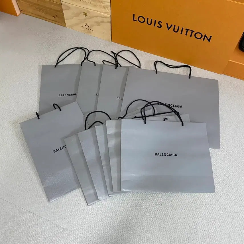 [BUNJANG] Balenciaga Shopping Bags Bundle Set (10 pcs) / 발렌시아가 쇼핑백 10장 일괄