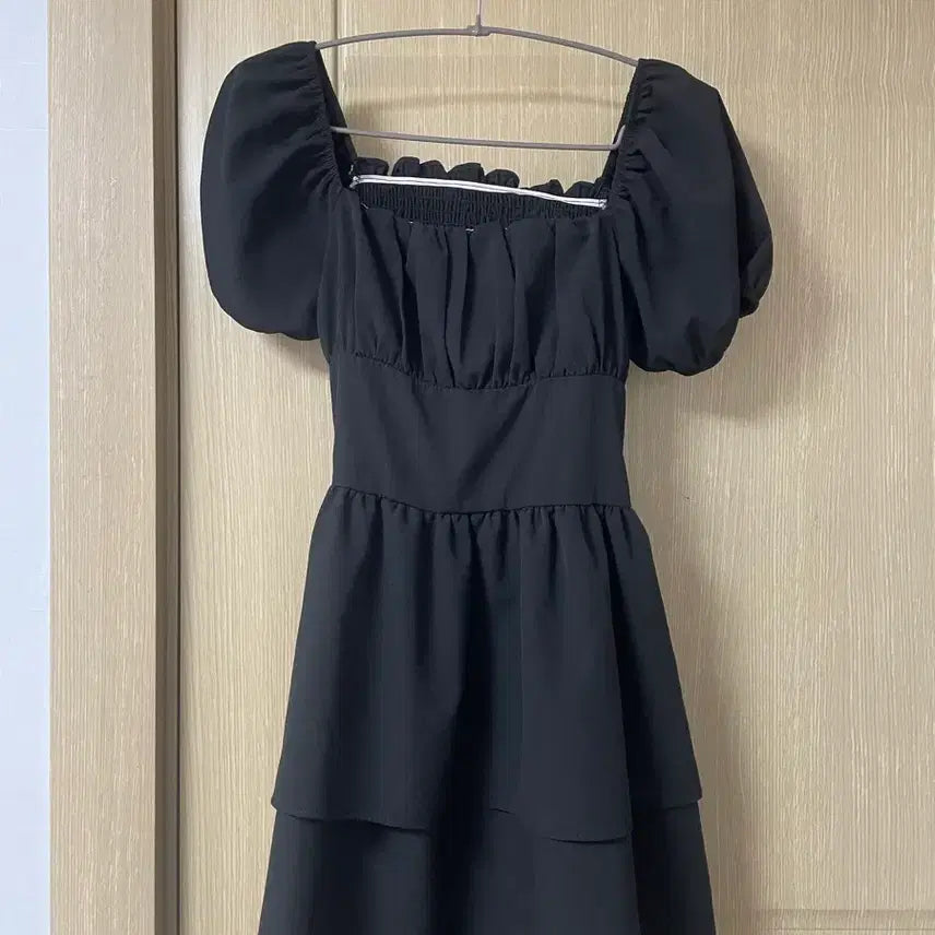 [BUNJANG] Black Square Neck Puff Sleeve Ruffle Mini Dress / 에이블리 블랙 스퀘어넥 퍼프소매 캉캉 원피스