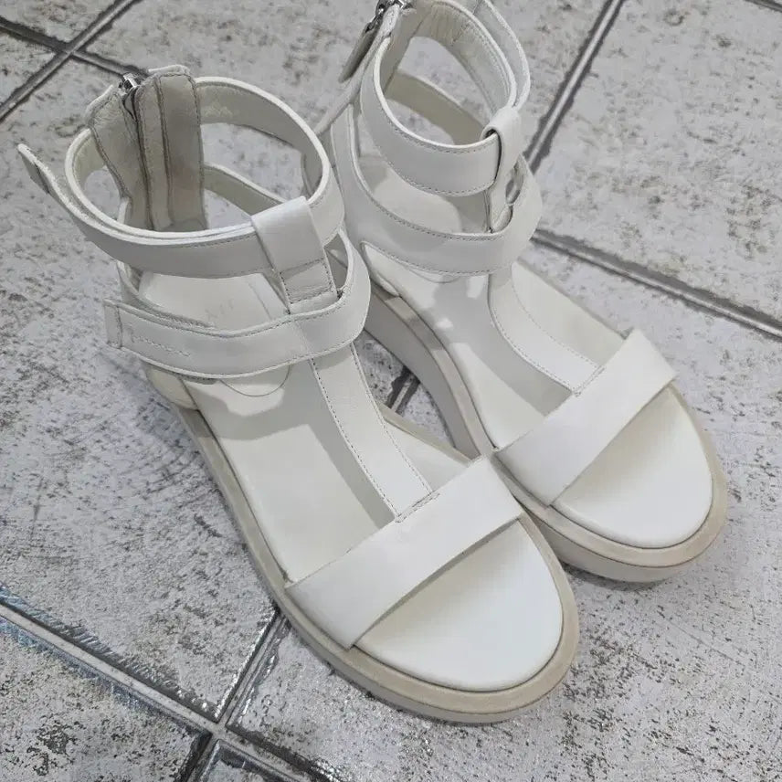 [BUNJANG] System Rat By T Leather Sandals White 240 / 한섬 래트바이티 소가죽 샌들 240