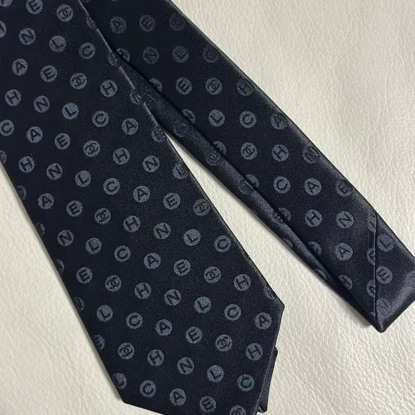 [BUNJANG] Chanel Silk Necktie Black CC Logo / 샤넬 넥타이 블랙 CC로고 실크