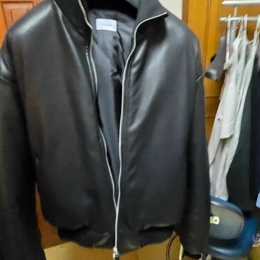 [BUNJANG] Faux Leather Bomber Jacket / 레자 봄버 자켓