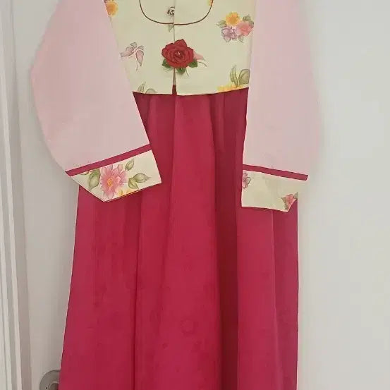 [BUNJANG] Women's Hanbok Set - Pink Floral Skirt, Jeogori, and Vest / 여자 한복 핑크 꽃무늬 -치마,저고리,조끼 세트