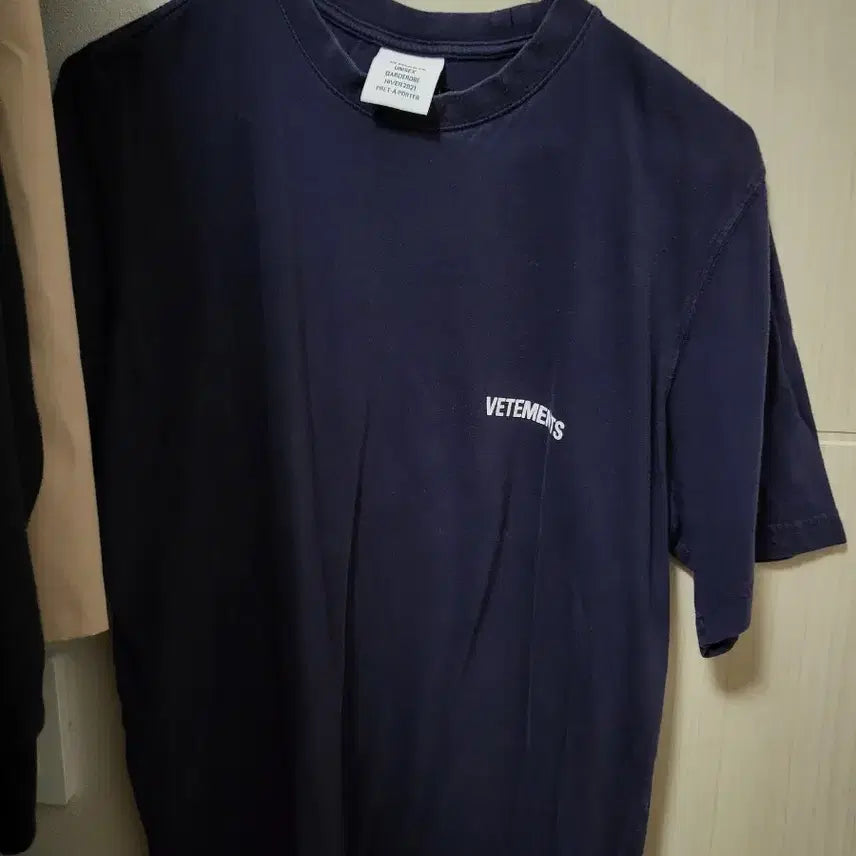 [BUNJANG] VETEMENTS Navy Short Sleeve T-Shirt / 베트멍 반팔티 네이비