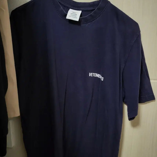 [BUNJANG] VETEMENTS Navy Short Sleeve T-Shirt / 베트멍 반팔티 네이비