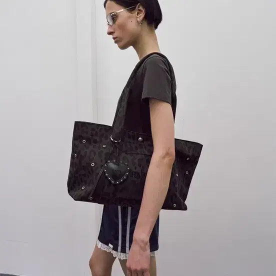 [BUNJANG] Rave Leo Shoulder Bag Leopard Print Tote Bag / 레이브 레오숄더백 레오파드 핸드백 블랙업 모래하우스 에프터먼데이 토트백