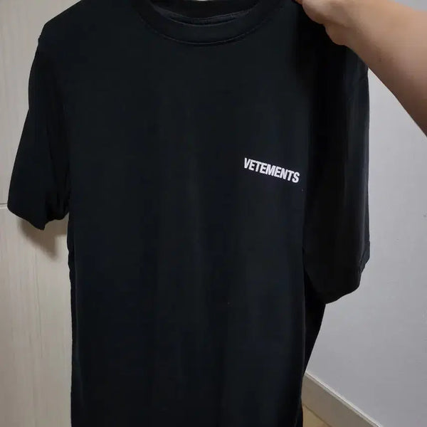 [BUNJANG] VETEMENTS Logo T-Shirt Black / 베트멍 로고 반팔티 블랙
