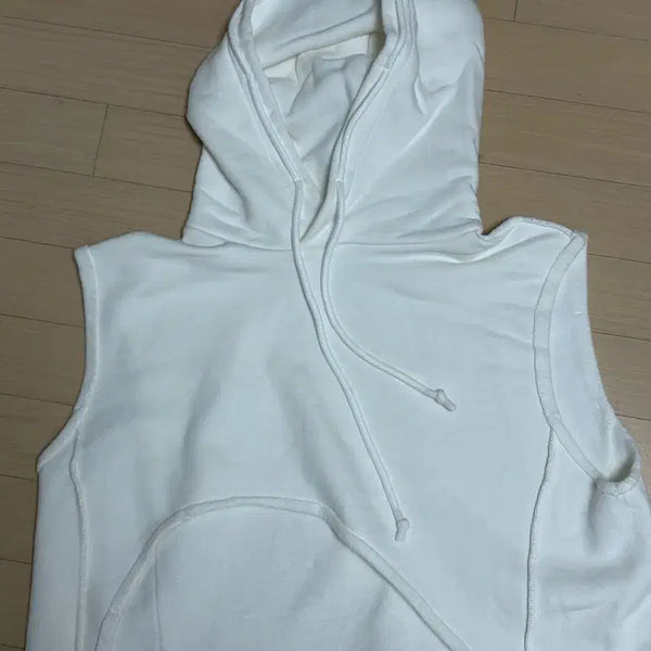 [BUNJANG] Theilma Sleeveless Layered Hoodie White / 더일마 레이어드용 슬리브리스 화이트 후드티