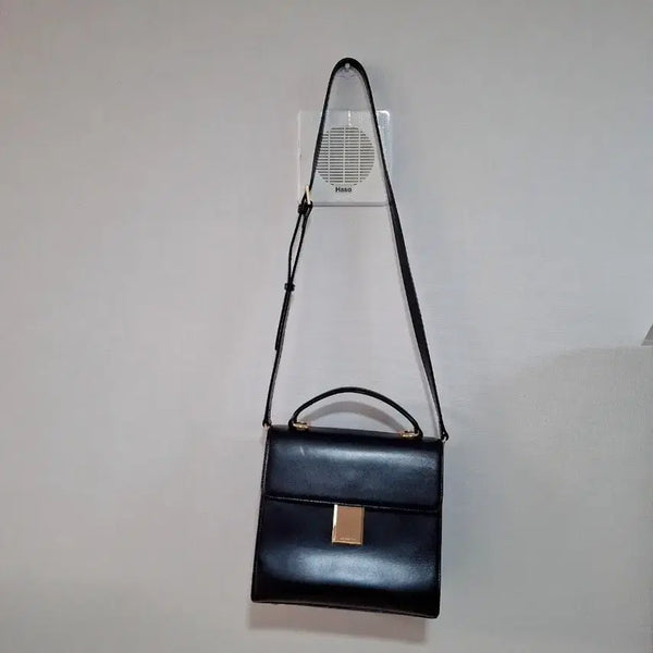 [BUNJANG] Black Shoulder Bag with Gold-Tone Hardware / 블랙 숄더백