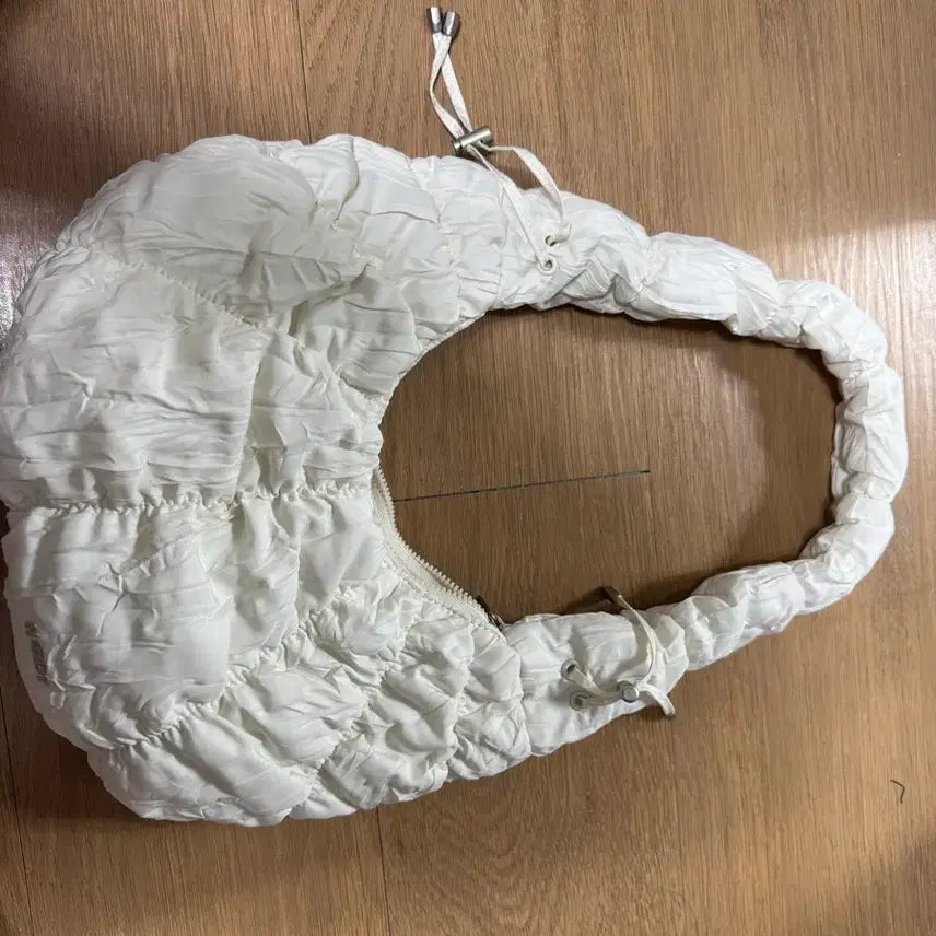 [BUNJANG] NERDY White Shirring Shoulder Bag / (새제품)NERDY화이트 셔링 숄더백