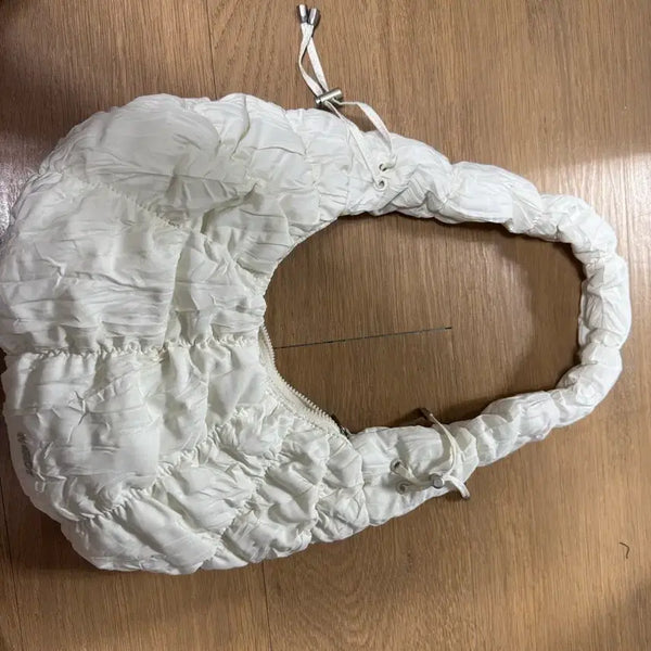 [BUNJANG] NERDY White Shirring Shoulder Bag / (새제품)NERDY화이트 셔링 숄더백