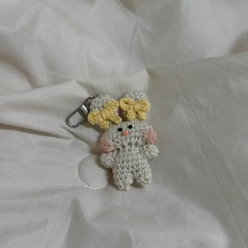 [BUNJANG] Handmade Knitted Rabbit Keychain with Ribbon Detail / 핸드메이드 뜨개 토끼 키링