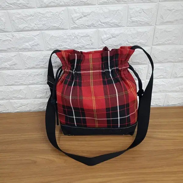 [BUNJANG] Beanpole Check Jacquard Bucket Bag Crossbody Shoulder Bag / 빈폴 복조리 크로스백 & 숄더백 (체크 쟈가드 소재) 버킷백
