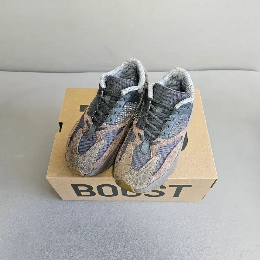 [BUNJANG] Adidas Yeezy Boost 700 Mauve / [260]이지부스트 700 모브