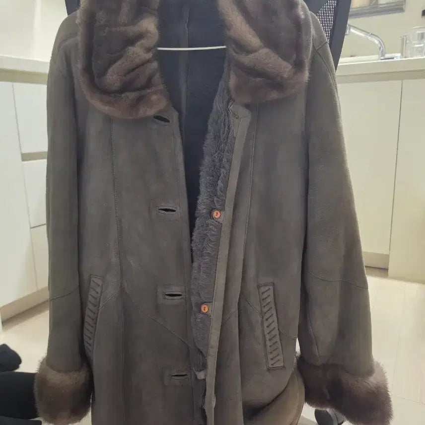 [BUNJANG] K-case Park Mustang Size 90 / 케이시박 무스탕 90 사이즈 팔아요