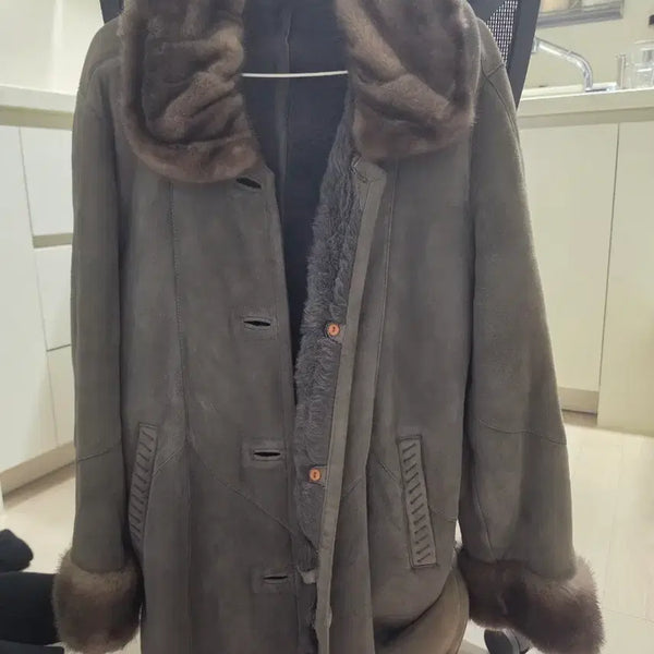 [BUNJANG] K-case Park Mustang Size 90 / 케이시박 무스탕 90 사이즈 팔아요
