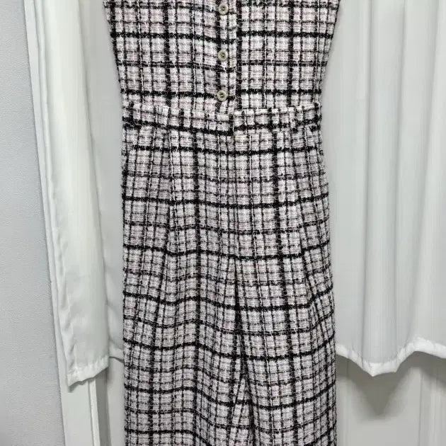 [BUNJANG] STAGE Tweed Sleeveless Jumpsuit (Size S) / STAGE 스테이지 트위드 민소매 점프슈트 S