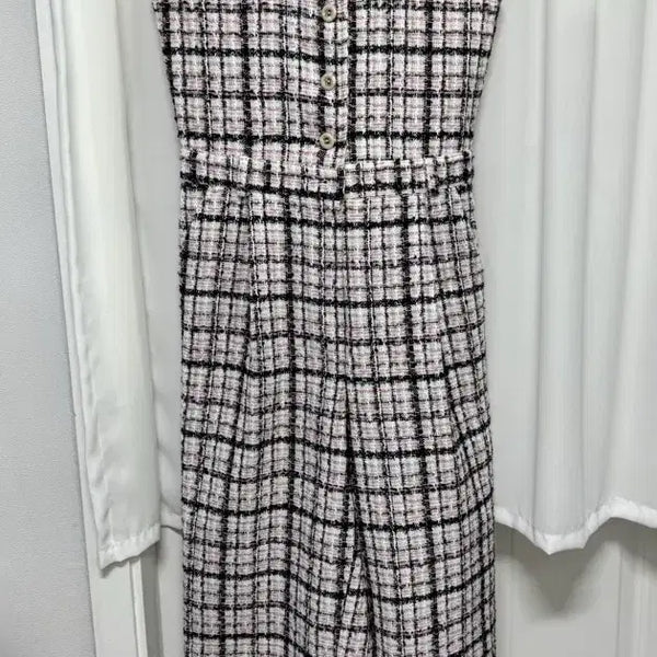 [BUNJANG] STAGE Tweed Sleeveless Jumpsuit (Size S) / STAGE 스테이지 트위드 민소매 점프슈트 S