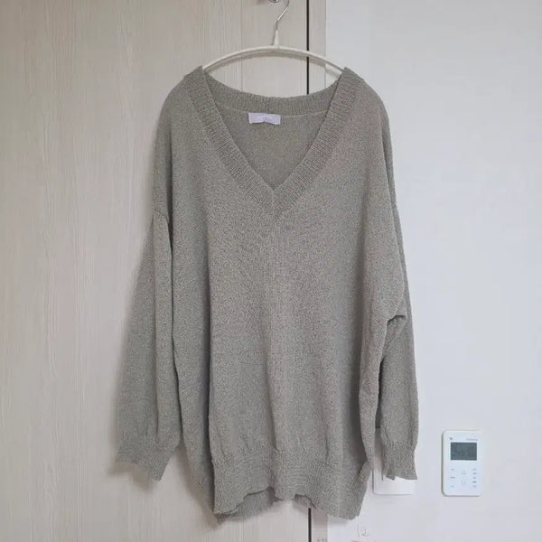 [BUNJANG] V-Neck Oversized Knit Sweater (Off-Shoulder Option) / 브이넥 오버핏 니트/오프숄더 가능
