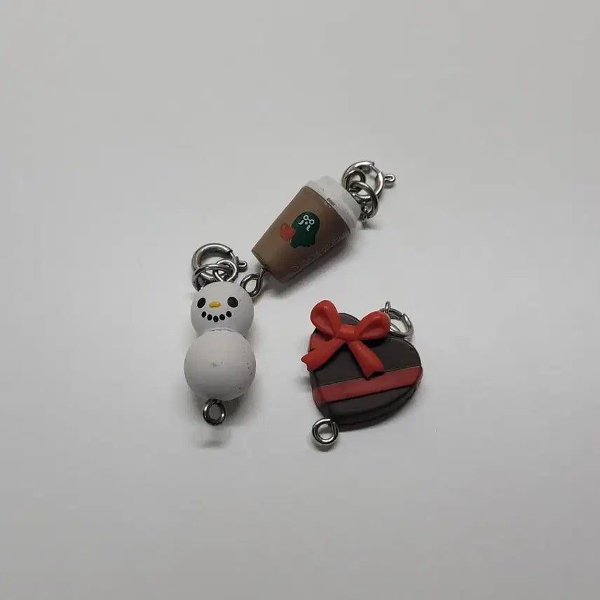 [BUNJANG] Vintage Animal Crossing String Charm Figure Set / 고전 동물의숲 줄줄이키링 피규어 눈사람 하트초콜릿 마스터커피