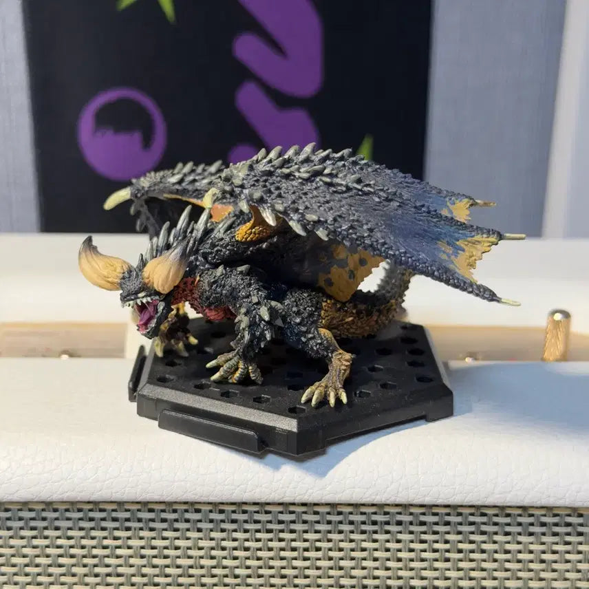 [BUNJANG] Monster Hunter Nergigante Figure / 몬스터헌터 네르기간테 피규어 상태 최상