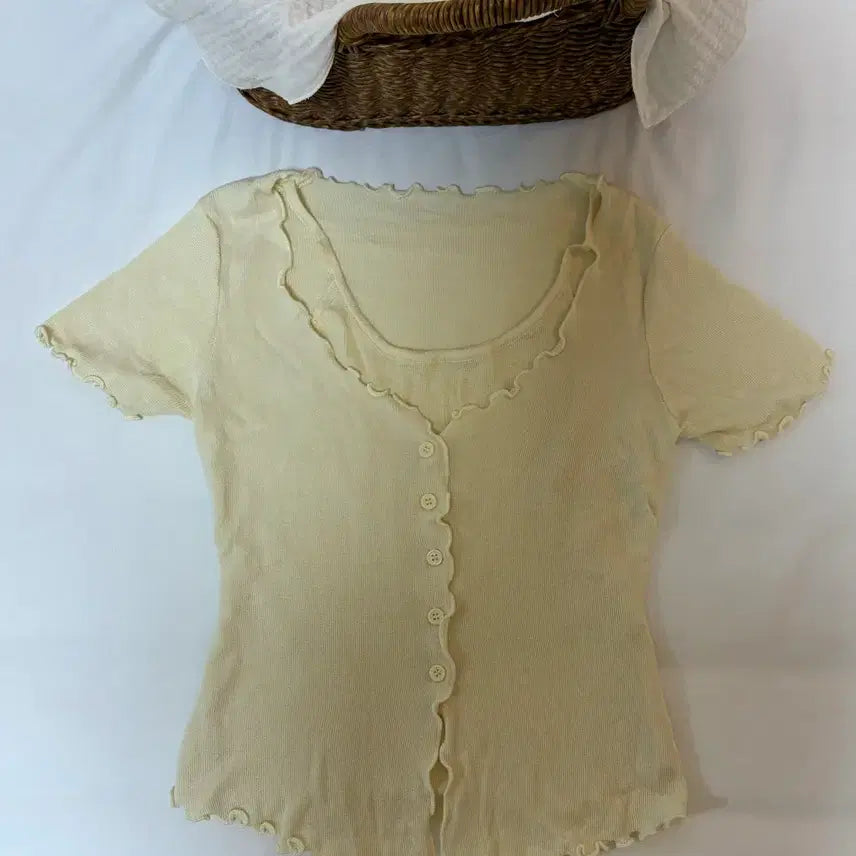[BUNJANG] Egg Cawa Ruffle Hem Button Down Knit Top (Apricot) / 에그카 러플 밑단 버튼 다운 니트 탑(살구)