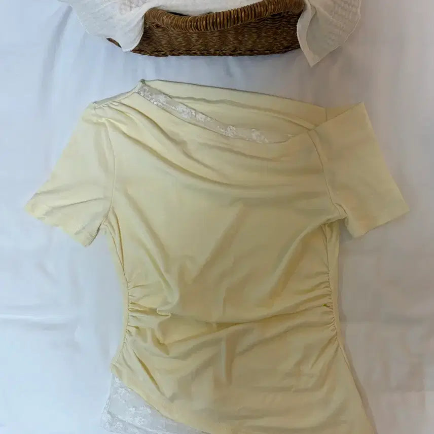 [BUNJANG] Egg Car Lace Off-Shoulder Blouse (Apricot) / 에그카 레이스 오프숄더(살구)