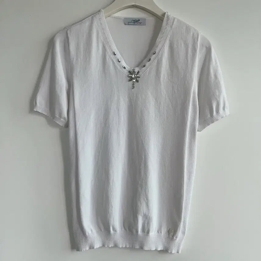 [BUNJANG] Crocodile Rhinestone V-Neck Short Sleeve Knit White 95 / 크로커다일 비즈 큐빅 반팔 95 화이트 니트