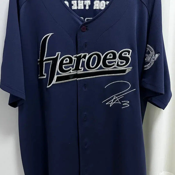 [BUNJANG] Kiwoom Heroes Kim Hye-seong Signed Cycling Hit Jersey Bundle Set / [급처일괄] 키움히어로즈 김혜성 친필 싸인 사이클링히트 유니폼 짐색