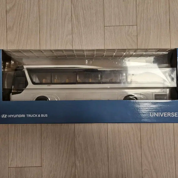 [BUNJANG] Hyundai Universe 1:32 Diecast Model / 1:32 현대 유니버스 다이캐스트
