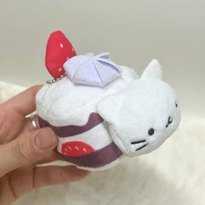 [BUNJANG] NyangNyangNyangCo Strawberry Cake Plush Keychain / 냥냥냥코 딸기케이크 인형키링 산엑스