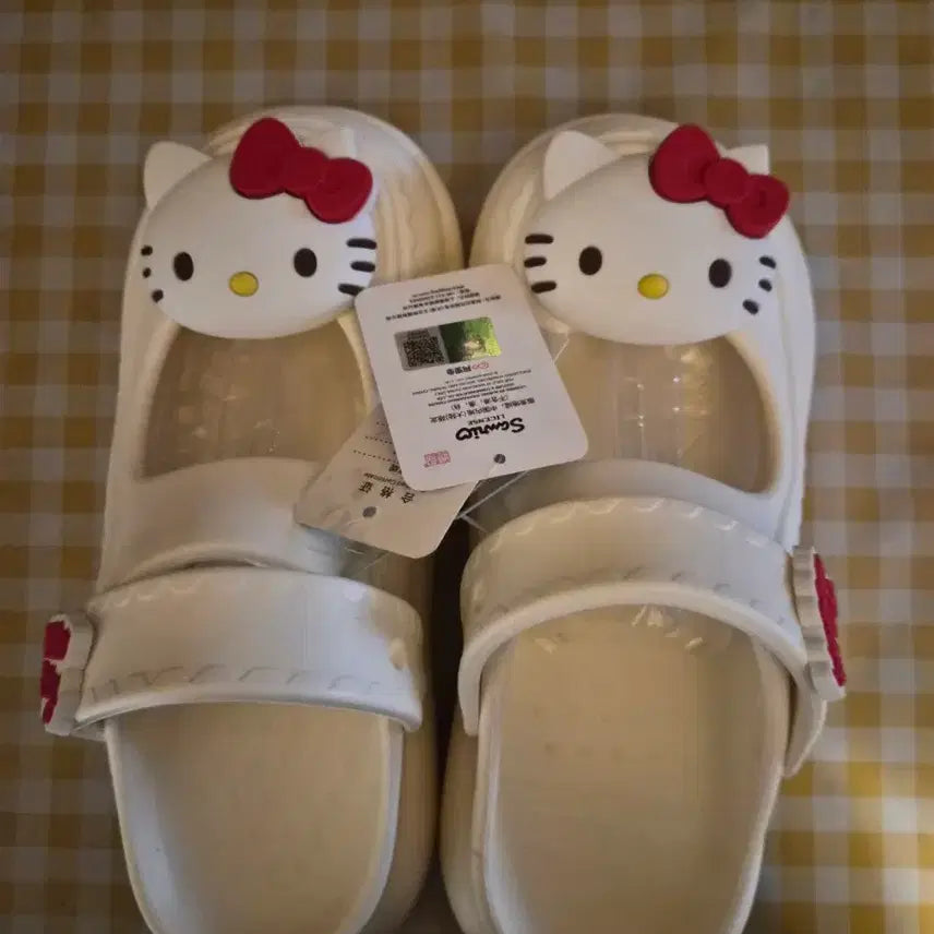 [BUNJANG] Sanrio Hello Kitty Sandals White / 산리오 헬로키티 샌들 크록스 화이트 240,250mm (새상품)