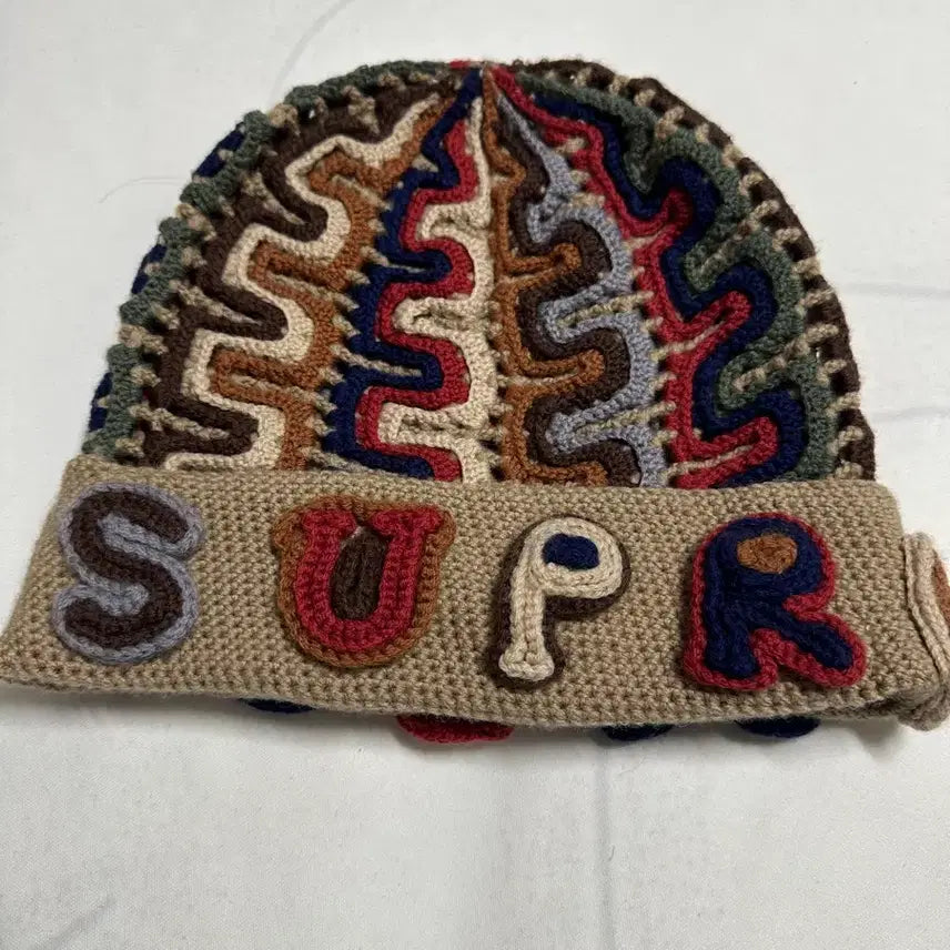 [BUNJANG] Supreme 24FW Yarn Appliqué Beanie Khaki / 슈프림 얀 아플리케 비니 카키 - 24FW
