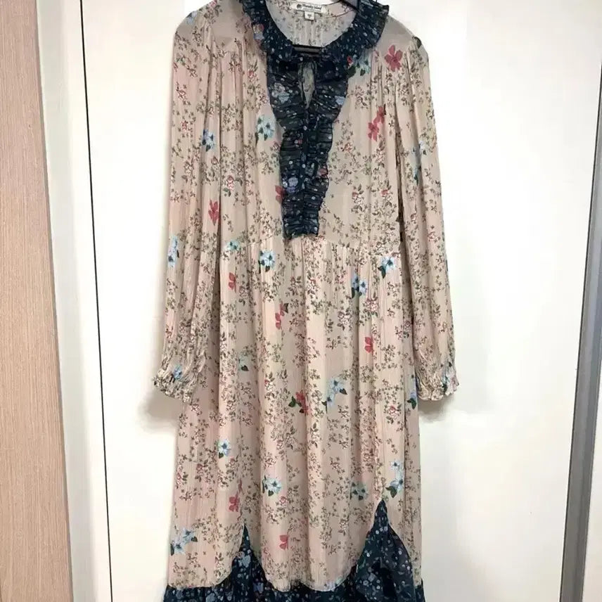[BUNJANG] Thursday Island Colorblock Ruffle Chiffon Long Dress / 써스데이아일랜드 배색 프릴 쉬폰 롱원피스 언발란스 플라워 리본 셔링