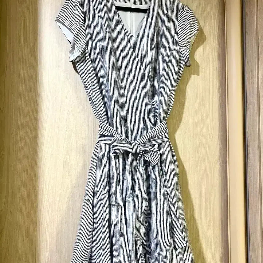 [BUNJANG] MOJO.S.FINE Striped Short-Sleeve Wrap Dress / 모조에스핀 스트라이프 반팔 랩 원피스 벨트 브이넥 캡소매 플레어 하객룩