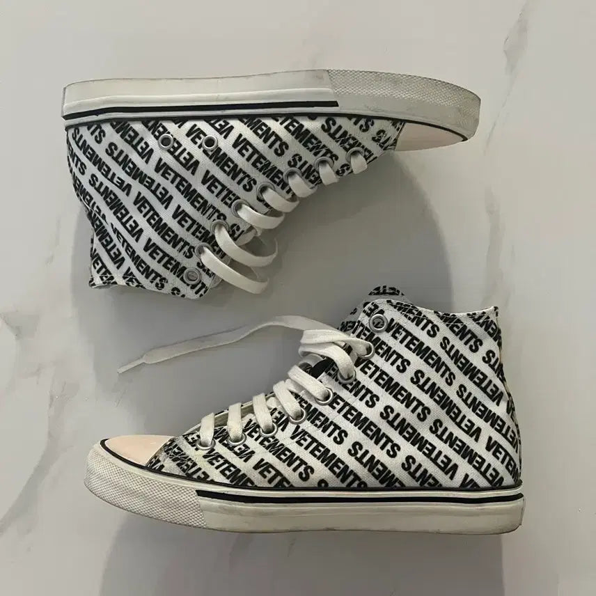[BUNJANG] Vetements Converse High-Top Sneakers / 베트멍 컨버스 하이탑 스니커즈