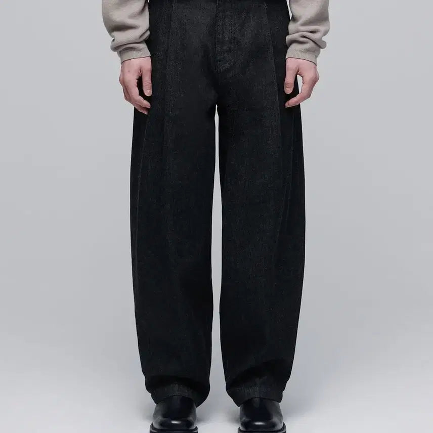 [BUNJANG] Musinsa Standard x Jjanggu Daddy Deep Tuck Curved Denim Low Black / [32] 무신사 스탠다드 x 짱구대디 콘밀 딥 턱 커브드 데님 로우 블랙