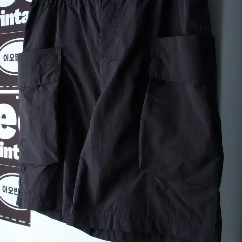 [BUNJANG] Uniqlo Nylon Cargo Banding Shorts Black / (L-XL) 유니클로 반바지 팬츠 카고 밴딩 나일론 블랙-P10479